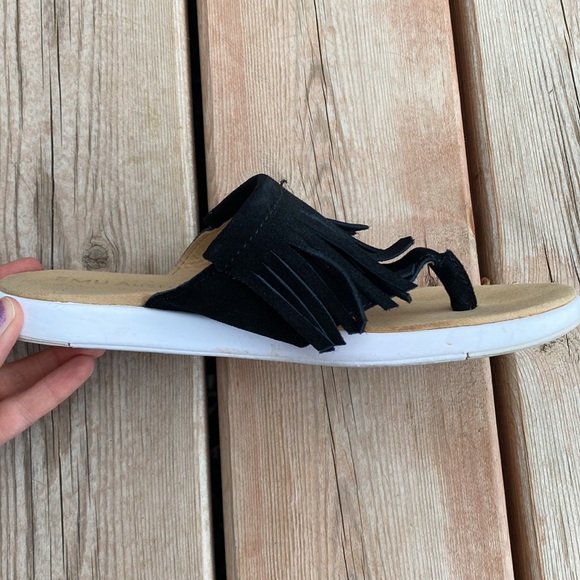 3/20$ 🛍️ Emu Australia fringe sandals - Picture 3 of 6